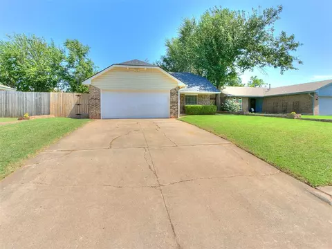 912 Mercury Rd, Edmond, OK 73003