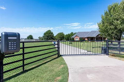 9903 Harvestyme Ln, Edmond, OK 73025