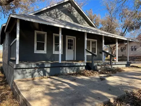 701 N Division St, Guthrie, OK 73044