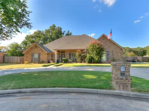 10 Windsor Ct, Shawnee, OK 74804