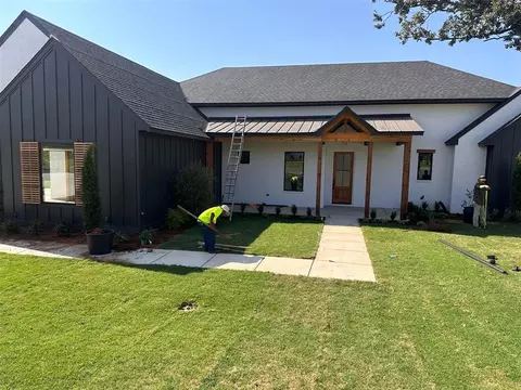 316 Old Creek Rd, Edmond, OK 73034