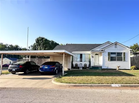 1128 W Virginia Ave, Chickasha, OK 73018