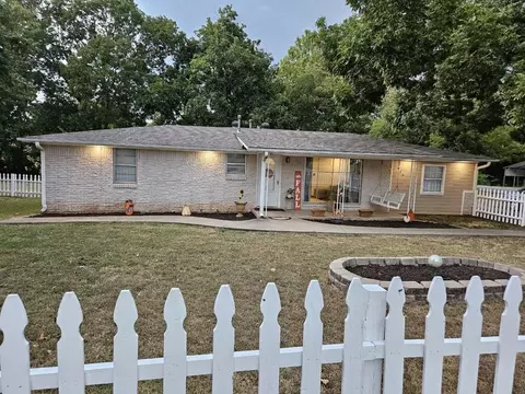 622 N 2nd St, Tecumseh, OK 74873