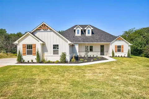 10280 Oakwood Dr, Edmond, OK 73025