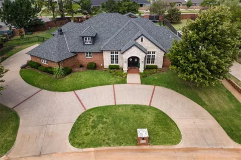 18701 Wolf Creek Dr, Edmond, OK 73012