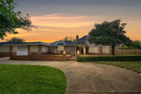 1313 S Nelms Dr, Mustang, OK 73064