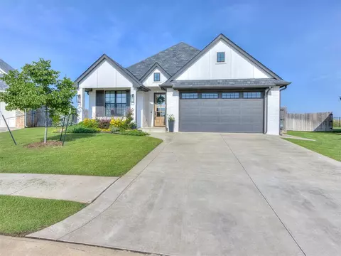 100 Pont Mirabeau Cir, Edmond, OK 73034