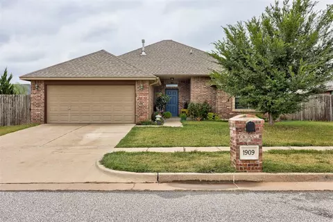 1909 Hebron Ct, Yukon, OK 73099