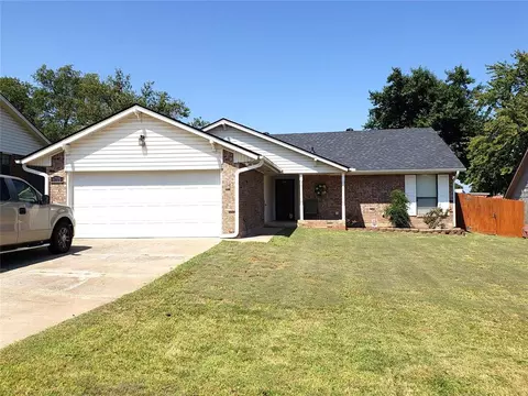 9705 Woodrock Pl, Midwest City, OK 73130