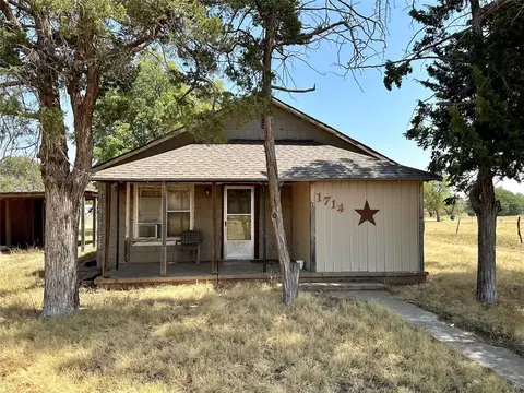 1714 N New York Ave, Mangum, OK 73554