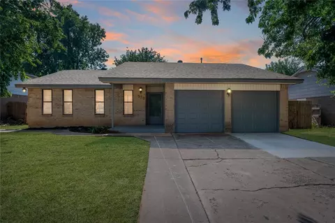 520 Holly Hill Rd, Edmond, OK 73003