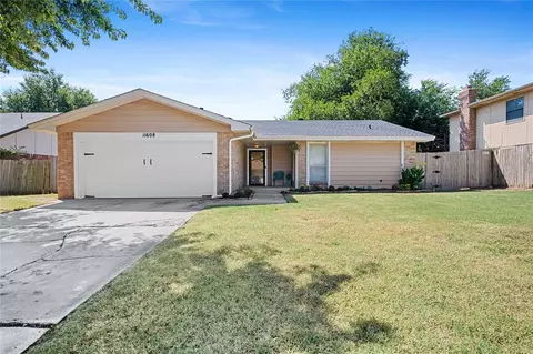 11608 Lochwood Dr, Yukon, OK 73099