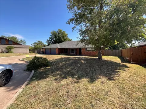303 NW Tanglewood Cir, Lawton, OK 73505