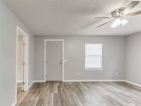 208 S Cimarron Rd, Tuttle, OK 73089 photo 5