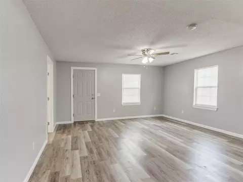 208 S Cimarron Rd, Tuttle, OK 73089 photo 6