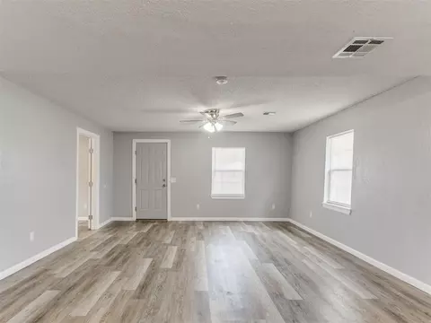 208 S Cimarron Rd, Tuttle, OK 73089 photo 8