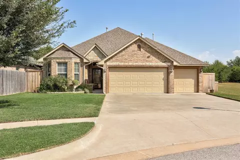 11605 SW 14th St, Yukon, OK 73099