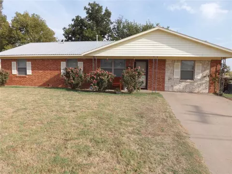 624 E Baseline Rd, Tipton, OK 73570