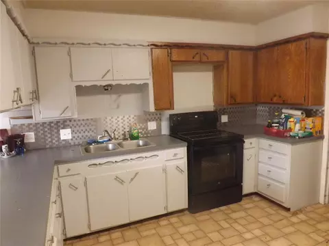 401 E Main St, Tipton, OK 73570 photo 9