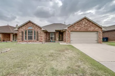 10204 Aberdeen Dr, Yukon, OK 73099