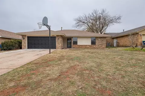 1002 N Crystal Way, Mustang, OK 73064
