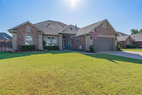 1100 N Savannah Ter, Mustang, OK 73064