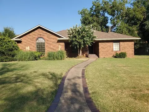 602 S 5th St, Okemah, OK 74859