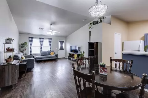 108 Bryan Dr, Edmond, OK 73003 photo 4