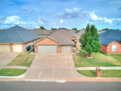 9104 Ians Pl, Moore, OK 73160 photo 2