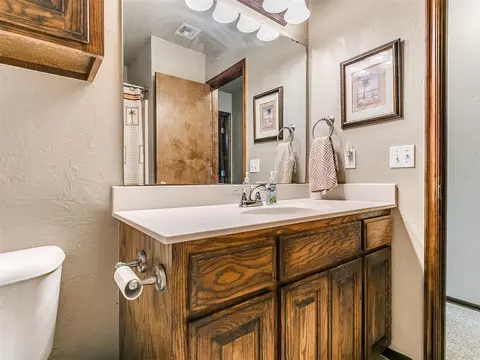 9104 Ians Pl, Moore, OK 73160 photo 25