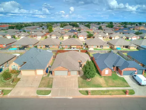 9104 Ians Pl, Moore, OK 73160 photo 3
