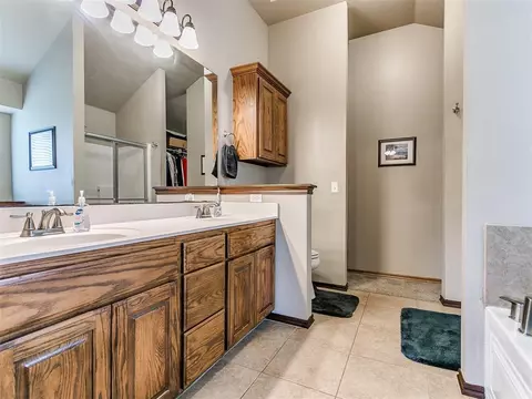 9104 Ians Pl, Moore, OK 73160 photo 32