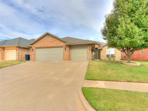 9104 Ians Pl, Moore, OK 73160