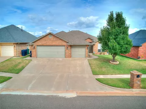 9104 Ians Pl, Moore, OK 73160 photo 4