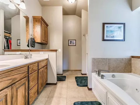 9104 Ians Pl, Moore, OK 73160 photo 31