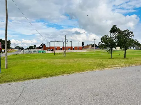 124 N Roosevelt St, Calumet, OK 73014