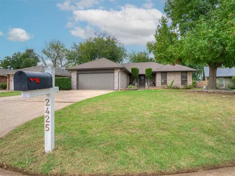 2425 Cypress Ct, Edmond, OK 73013