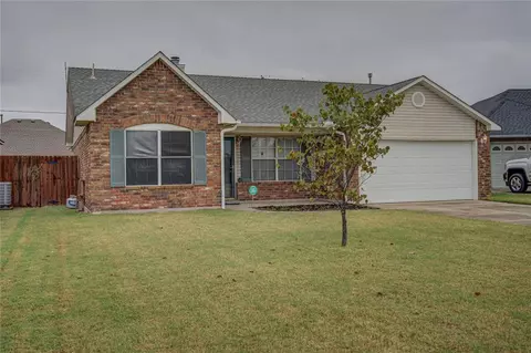 1017 Cambridge Ct, Moore, OK 73160