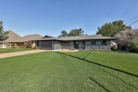 2909 Northland Rd, The Village, OK 73120