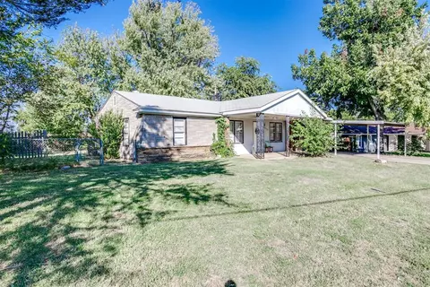 5929 N Hammond Ave, Warr Acres, OK 73122