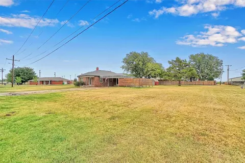 222 Choctaw Ave, Duke, OK 73532
