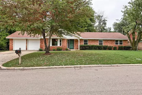 2709 Walnut Rd, Norman, OK 73072