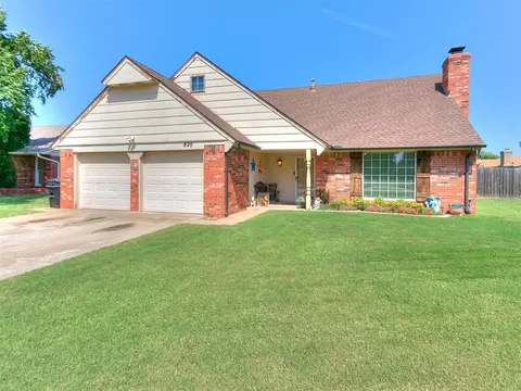 820 N Robinson Ave, Moore, OK 73170
