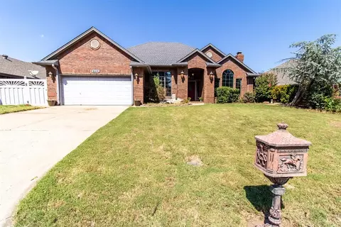 9109 Spring Creek Dr, Midwest City, OK 73130