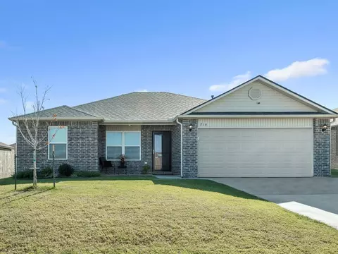 216 SE 4th St, Newcastle, OK 73065