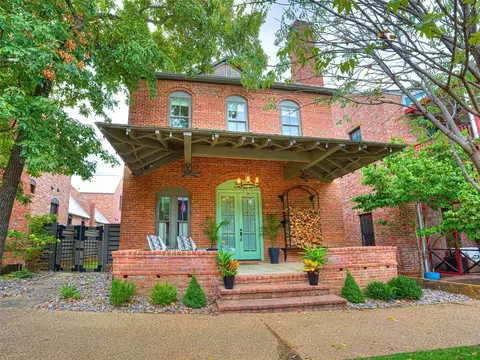 33 Park St, Carlton Landing, OK 74432