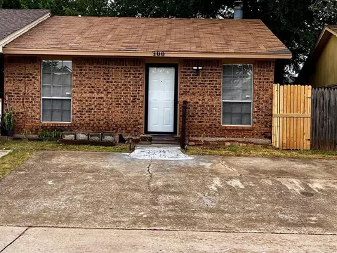 300 Kendra Dr, Midwest City, OK 73110