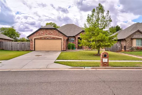 2804 SE 39th St, Moore, OK 73160