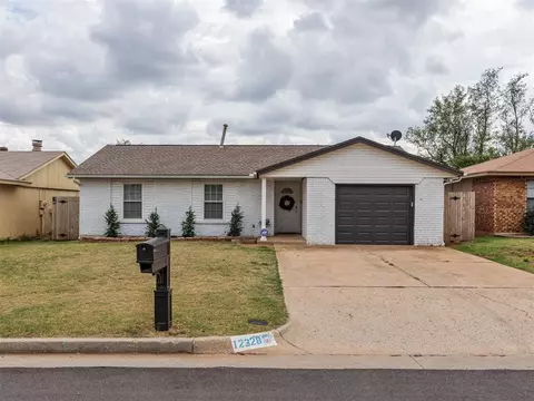 12328 Southgate Dr, Yukon, OK 73099