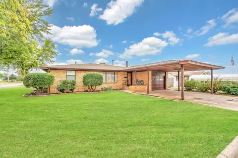 146 Florence Dr, Cordell, OK 73632